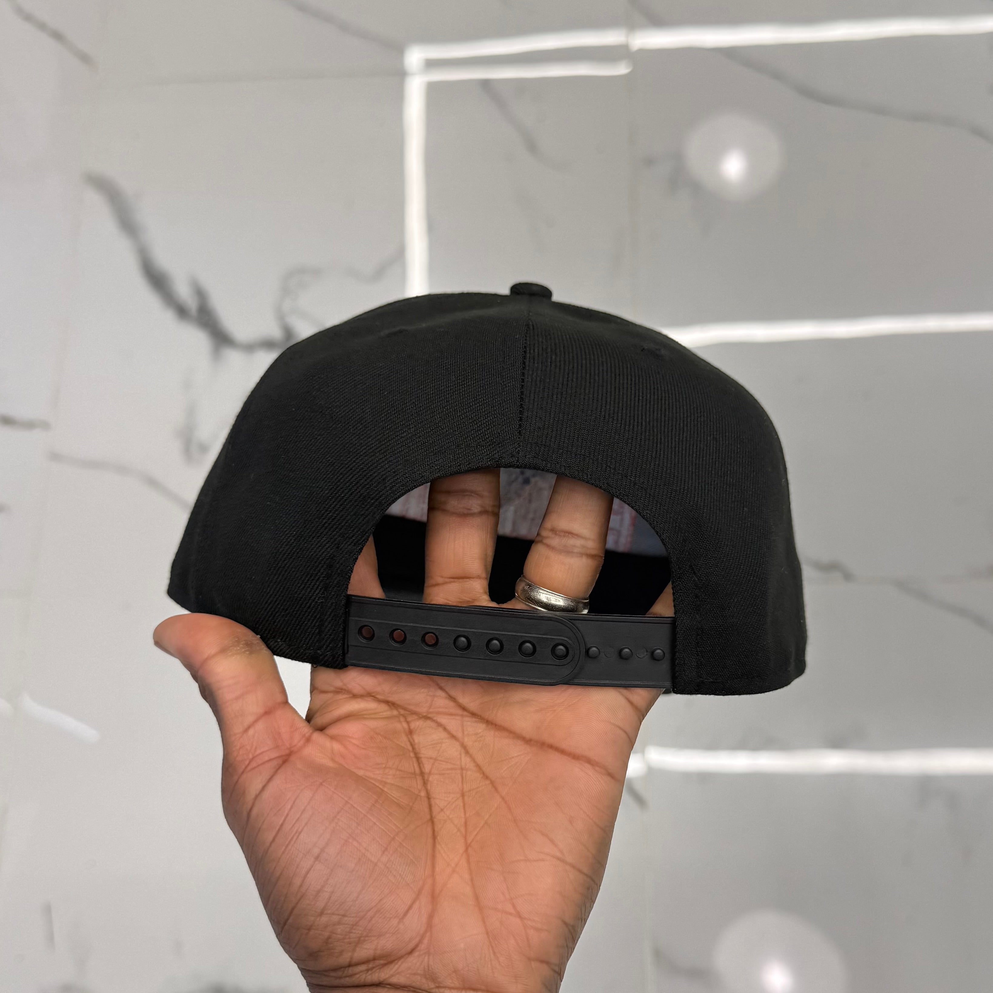New York Knicks 2026 ECC Black 950 Classic Snap Back