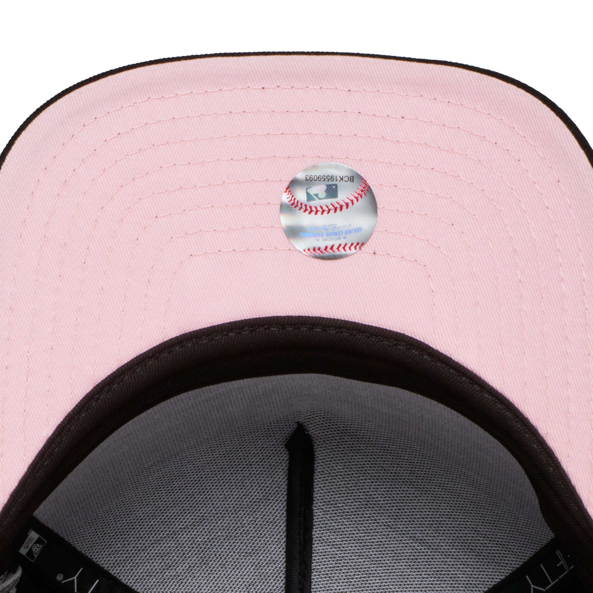 New York Yankees Black Pink Heart 950 AFrame 00 WS Patch  Snap Back