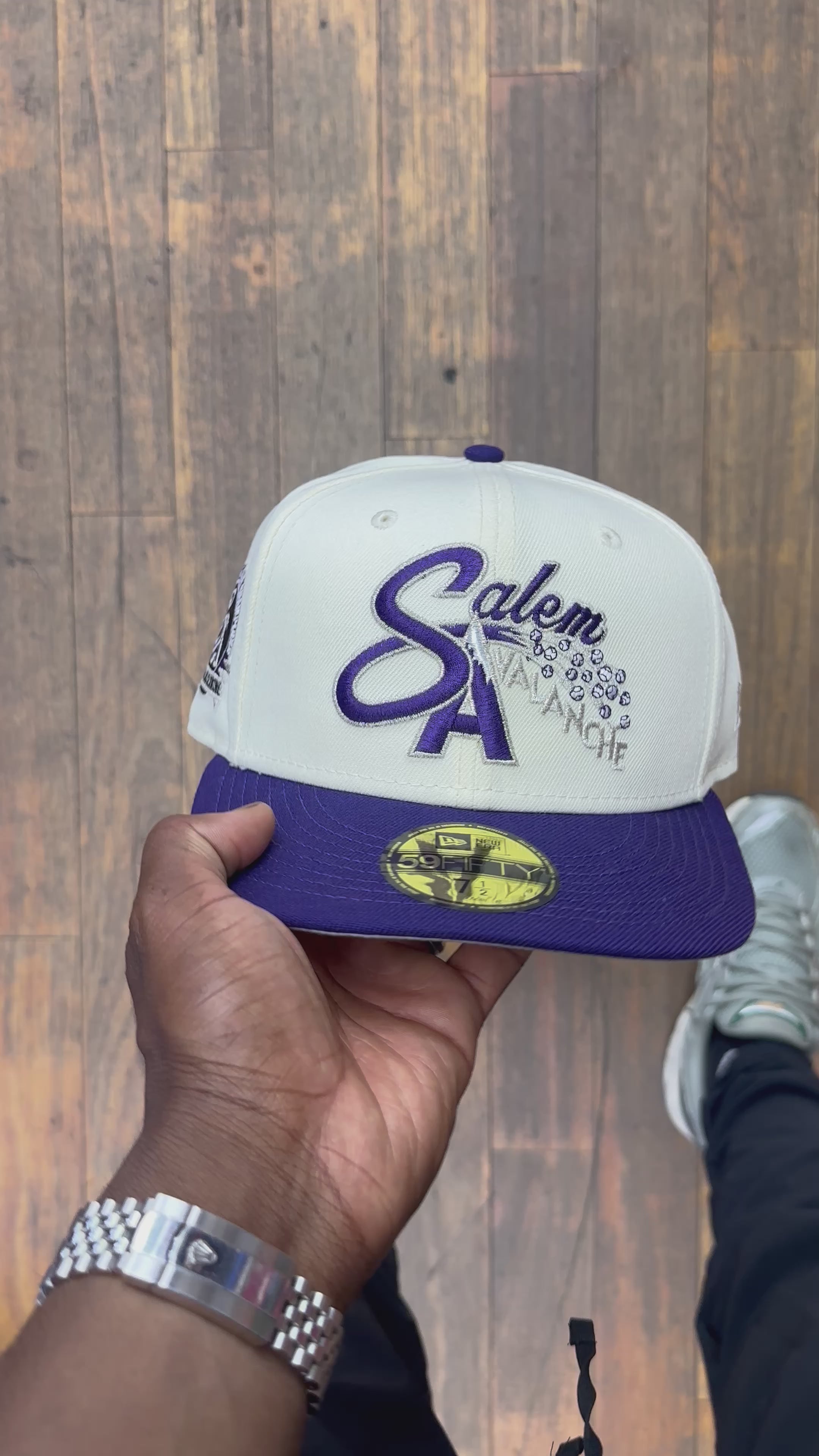 Salem Avalanche Chrome Creme & Purple 01 Champions
